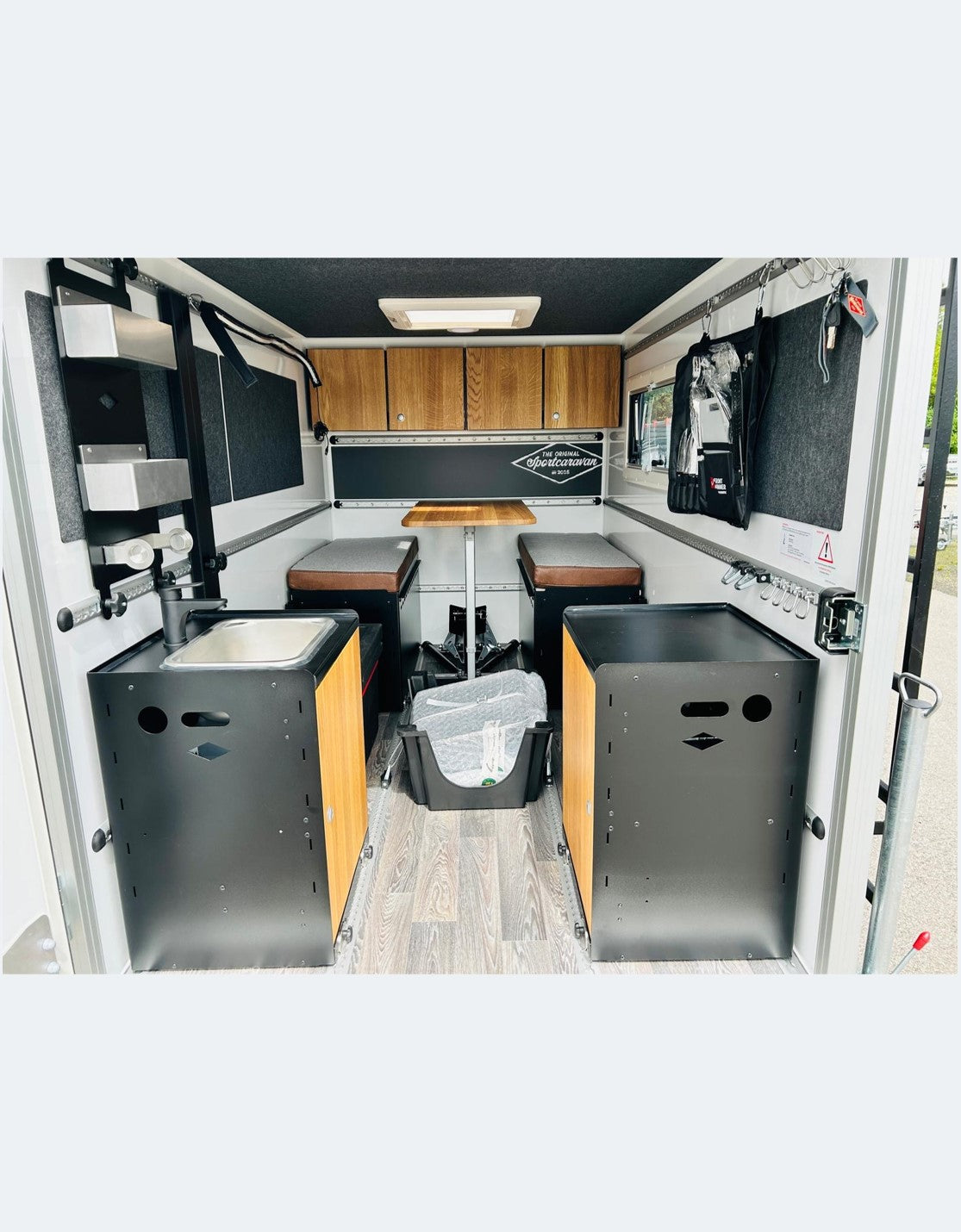UNSINN Sportcaravan Cube 2