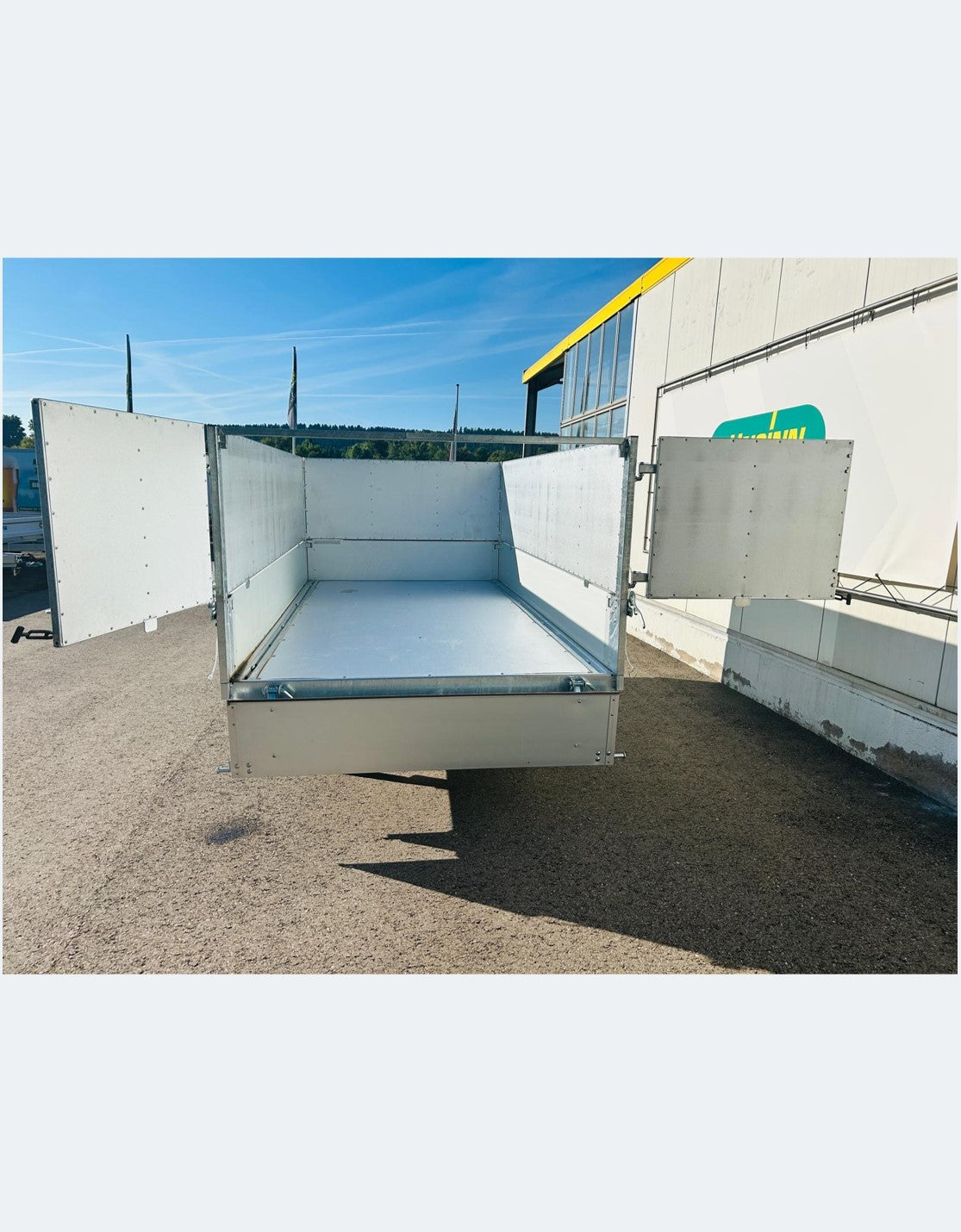 Agados Atlas 2700 Dreiseitenkipper mit el. Hydraulik und Aufsatz