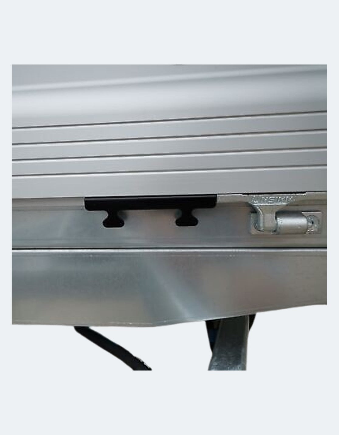 UNSINN Anhänger Planenleiste und Netzleiste 140mm montiert