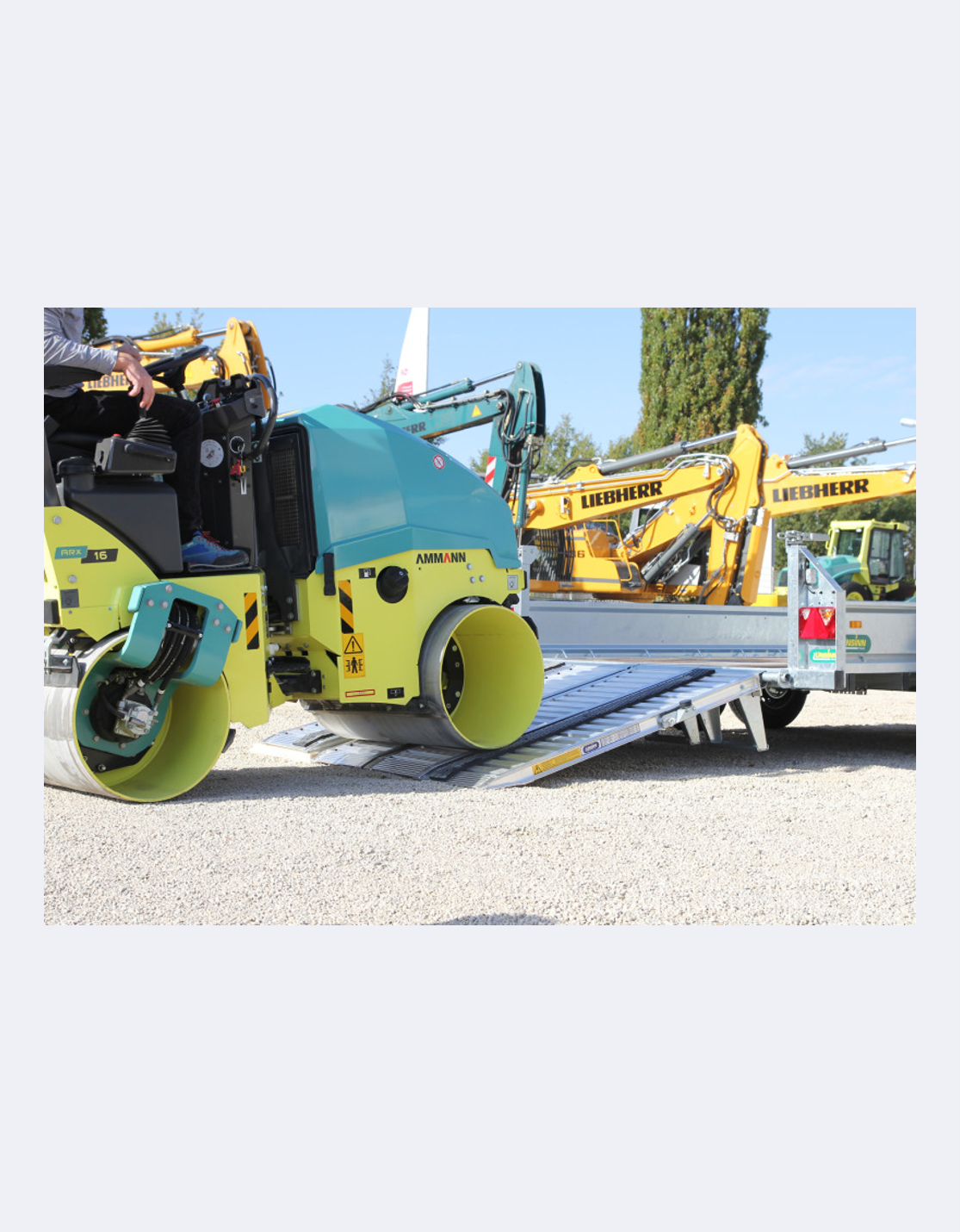 UNSINN Anhänger Typ UB 3016-30-14 abgeklappte Auffahrschienen