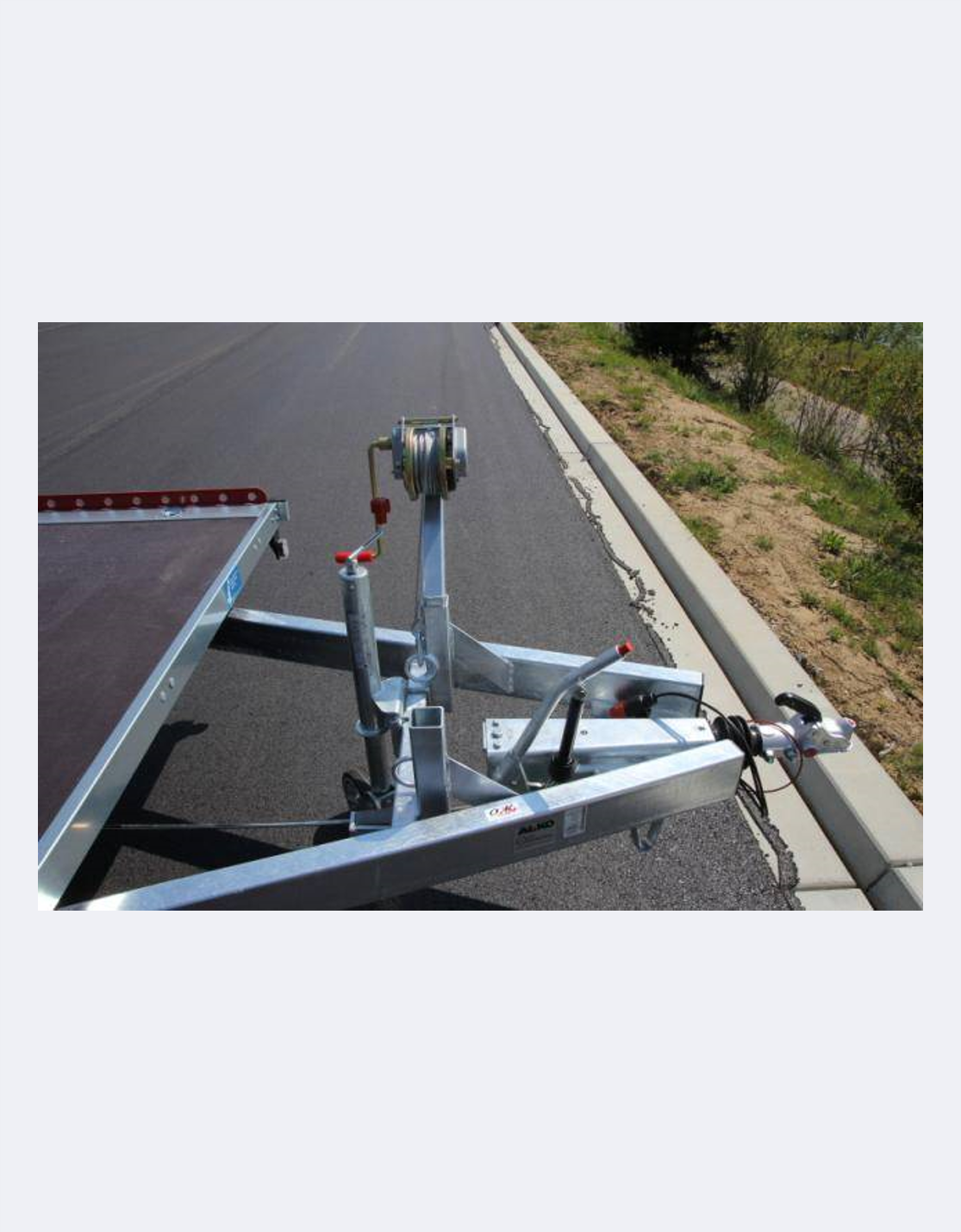 UNSINN Anhänger Typ UF 4220-26-13 Handseilwinde und Seilwindenbock Deichsel Detailaufnahme