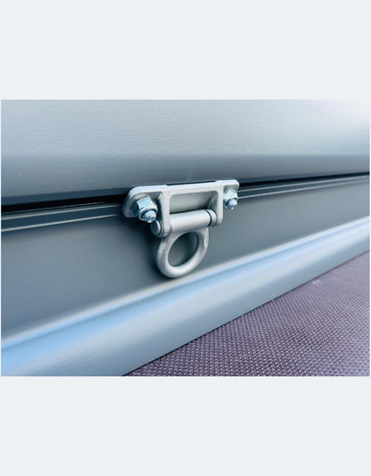 UNSINN Anhänger Flexible Zurröse an Bordwand Detailaufnahme 