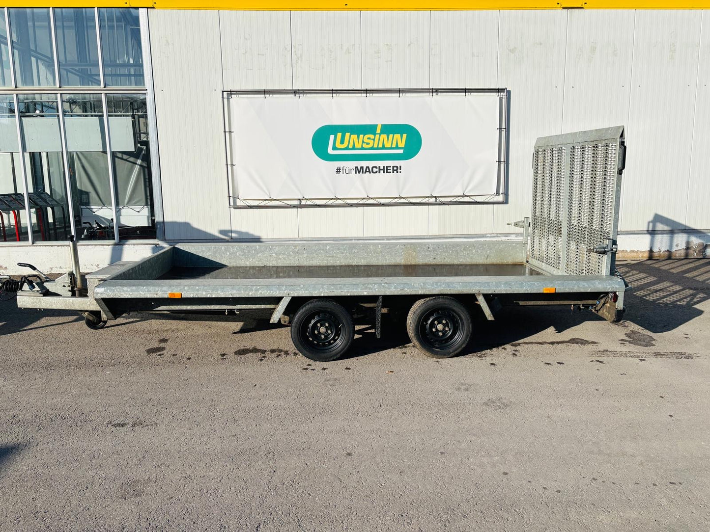 Hapert Baumaschienenanhänger m. Parabelfederung 3.5t