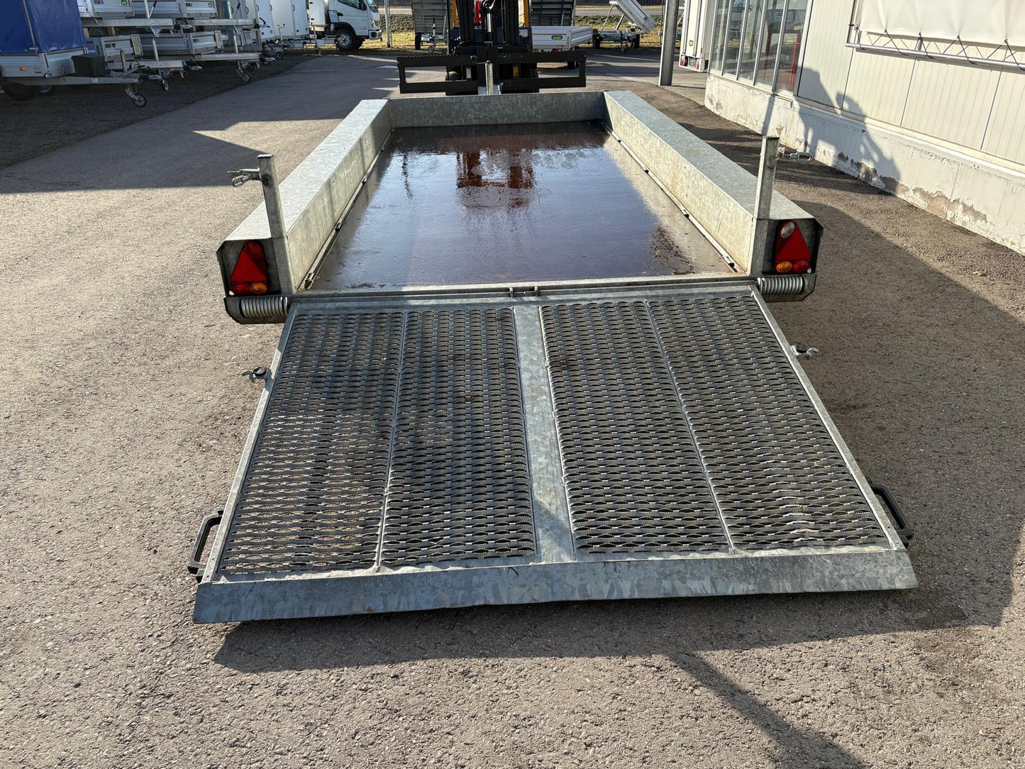 Hapert Baumaschienenanhänger m. Parabelfederung 3.5t